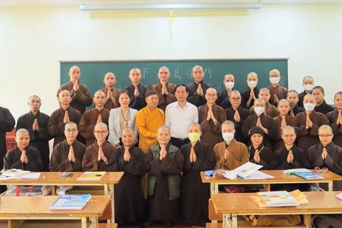 Bộ trưởng Bộ Ngoại giao Bùi Thanh Sơn thăm Học viện Phật giáo VN tại Hà Nội