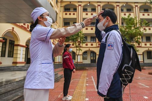 Số ca mắc Covid-19 giảm, học sinh nhiều tỉnh, thành trở lại trường