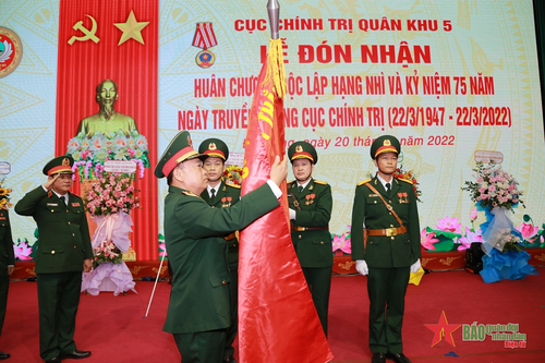 Cục chính trị Quân khu 5 đón nhận Huân chương độc lập hạng Nhì