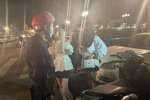 Tổ công tác 141 hóa trang cùng công khai bảo vệ hoạt động phố đi bộ