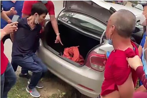 Phát hiện 14 bánh heroin trong cốp xe ô tô