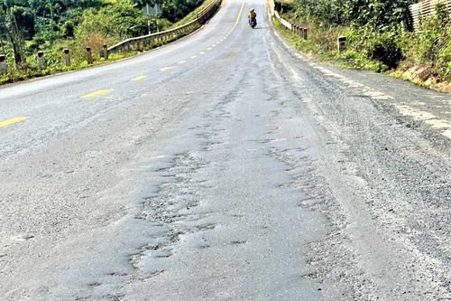 Đường tránh 575 tỷ đồng chi chít vết vá, 'bẫy' người đi đường