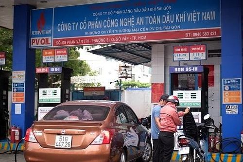 Cảnh khác lạ ở các cây xăng trước thời điểm điều chỉnh giá