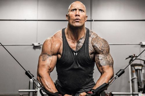 Choáng với bí quyết luyện cơ bắp cứng như đá của The Rock: Vừa ngủ dậy đã tập cardio
