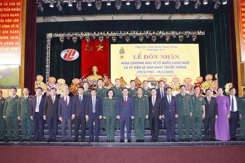 Chủ tịch Quốc hội Vương Đình Huệ tham dự Lễ kỷ niệm 65 năm Ngày truyền thống Nhà máy Z111