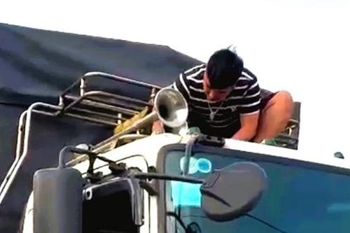 Thu giữ hàng trăm còi hơi của các xe lưu thông trên QL20