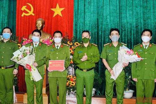 Hải Phòng khen thưởng lực lượng cảnh sát đã phát hiện lượng lớn thuốc điều trị Covid-19 không rõ nguồn gốc