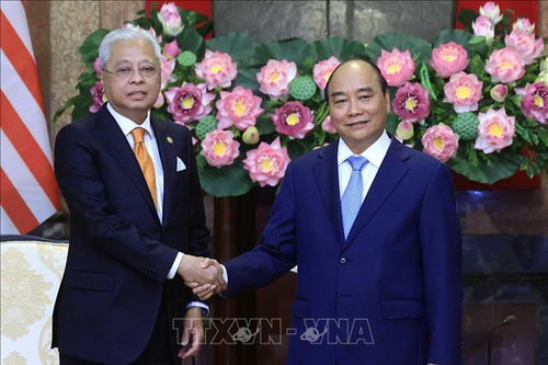 Chủ tịch nước Nguyễn Xuân Phúc tiếp Thủ tướng Malaysia Dato' Sri Ismail Sabri bin Yaakob
