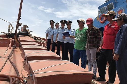 Tăng cường kiểm tra, xử lý hành vi buôn lậu xăng dầu trên biển