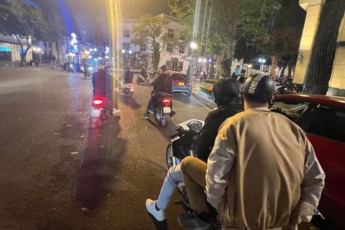 Xử phạt 11 bãi trông giữ xe trái phép khu vực phố đi bộ Hoàn Kiếm