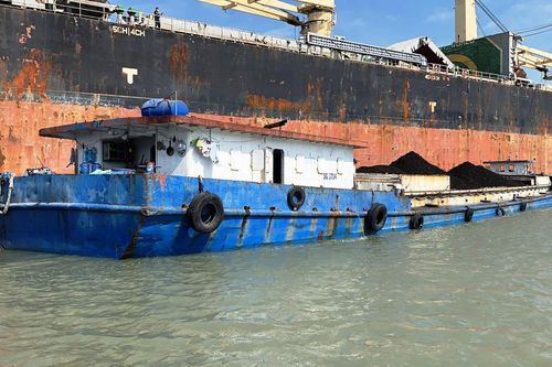 TPHCM: Tạm giữ tàu nước ngoài chở 900 tấn than không rõ nguồn gốc
