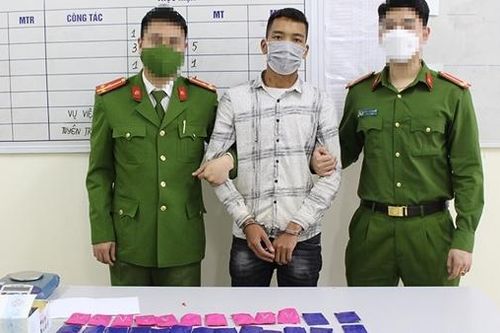 Được 'người lạ' nhờ chuyển gói nhỏ, có ngay 30 triệu đồng