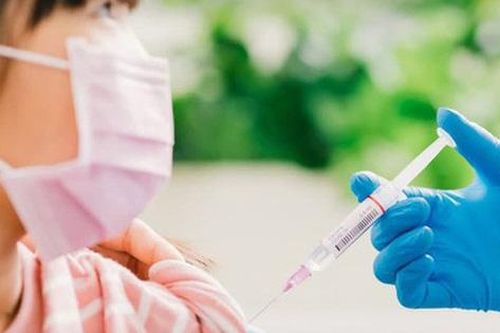 Trẻ dưới 12 tuổi từng là F0, có cần tiêm vaccine phòng COVID-19?