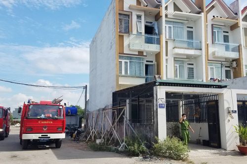 Nổ ở nhà 2 tầng tại TP.HCM, một người bị thương