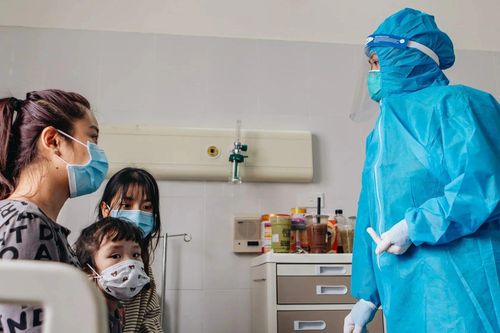 Áp lực chăm F0, gồng gánh chi tiêu đè nặng lên vai người vợ