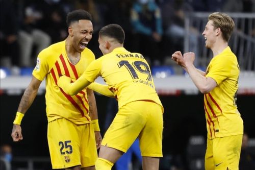 Tân binh Barca 'ăn đứt' Ronaldo ở các trận đấu siêu kinh điển