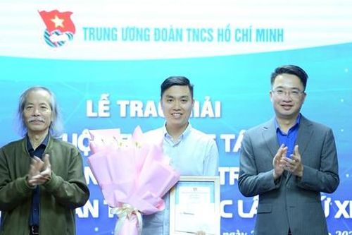 Chàng trai Hà Nội đoạt giải Nhất thi sáng tác biểu trưng Đại hội Đoàn toàn quốc XII