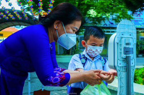 Trẻ mắc COVID-19 khi nào cần đến bệnh viện?