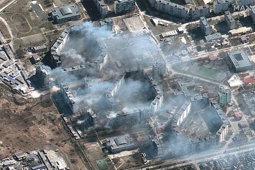 Lộ ảnh vệ tinh pháo binh Nga dày đặc: TT Zelensky nói Mariupol 'bị đánh tan thành cát bụi'