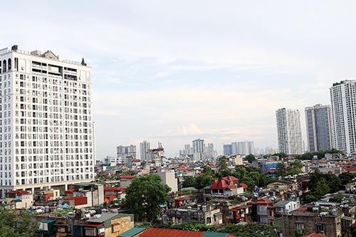 Rủi ro kép 'bóp nghẹt' thị trường bất động sản