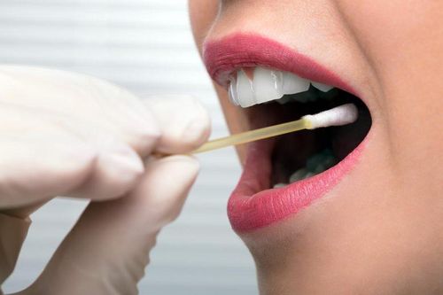 Xét nghiệm Covid-19 qua nước bọt nhanh hơn và an toàn hơn ngoáy mũi