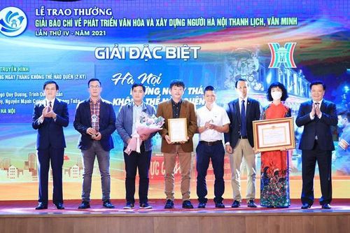 Thành ủy Hà Nội tổ chức Lễ trao hai giải Báo chí năm 2021