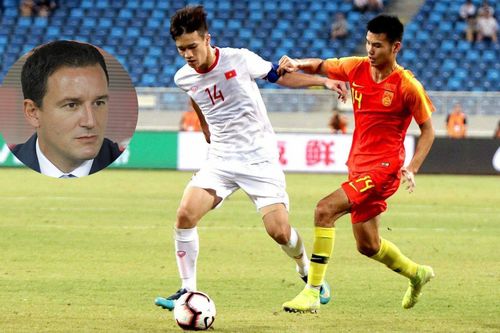 HLV U23 Trung Quốc chê thói quen ăn uống của học trò