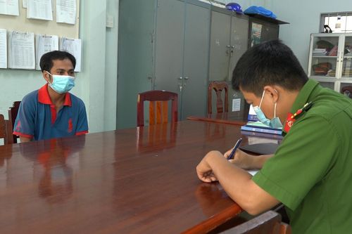 Gã cha dượng hiếp dâm con riêng của vợ suốt 3 năm