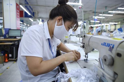 Tăng giờ làm thêm: Lợi bất cập hại cho nguồn nhân lực
