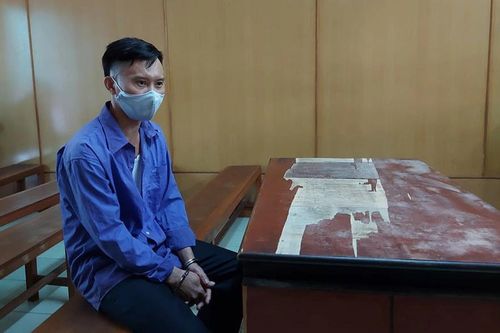 Người chồng vung rìu chém trọng thương bạn trai của vợ