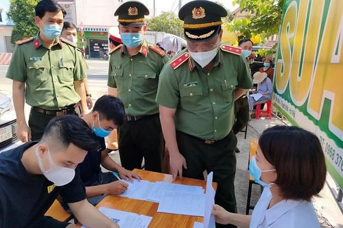 Xây dựng đội ngũ lãnh đạo, chỉ huy các cấp Công an thành phố Hà Nội đáp ứng tốt yêu cầu nhiệm vụ trong tình hình mới: Đột phá chiến lược về xây dựng đội ngũ lãnh đạo, chỉ huy trong Công an Thủ đô
