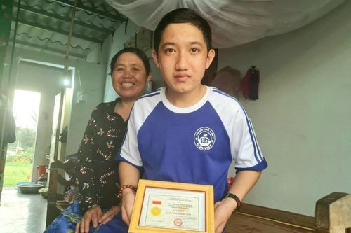 Thương chàng 'dũng sĩ' mồ côi