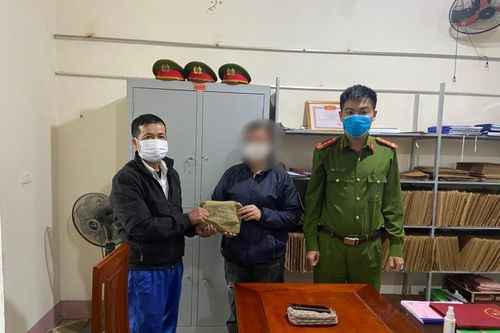 Hà Tĩnh: Đi thu tiền điện, cụ ông nhặt được 19 chỉ vàng