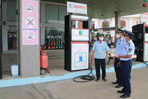 Bình Định tăng cường kiểm tra, giám sát hệ thống kinh doanh xăng dầu, nhà thuốc