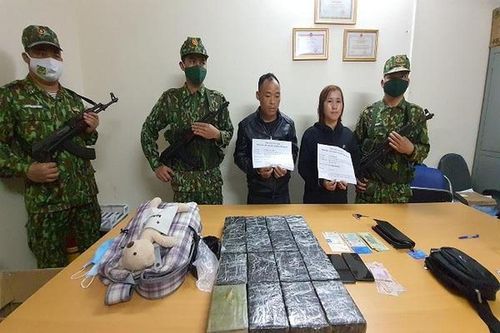 Bắt giữ 2 đối tượng cùng 32 bánh heroin