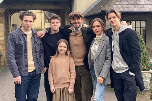 Một phụ nữ nhận là mẹ của con David Beckham, quấy rối suốt nhiều năm liền