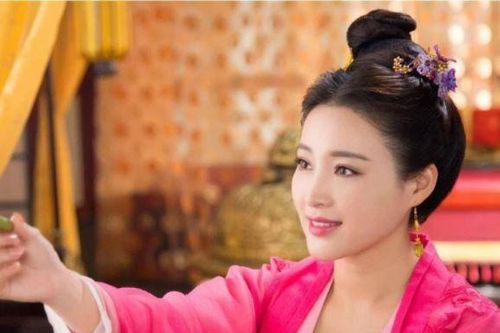 Cung nữ được sủng ái một đêm lại có thai, vì sao bị ép uống thuốc nhưng vẫn sinh thái tử?