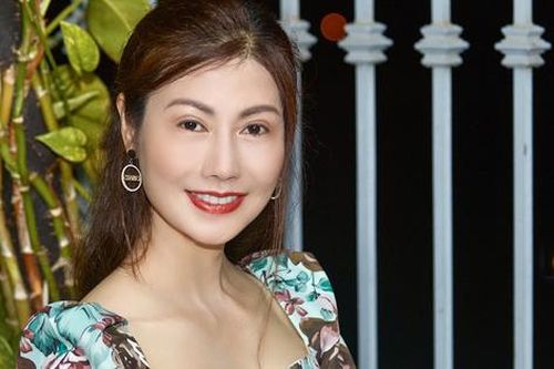 Từ cô bé phải dùng cặp sách may bằng chiếc áo cũ sờn đến vương miện Hoa hậu doanh nhân