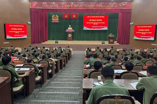 Công an TPHCM khai giảng lớp tập huấn điều lệnh, quân sự, võ thuật 2022
