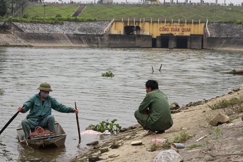 Sông Hồng đang chết dần