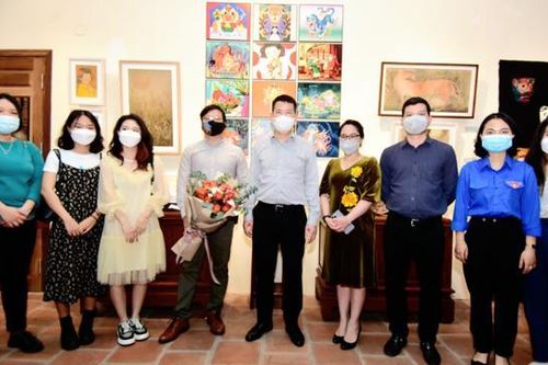 Khai mạc trưng bày chuyên đề 'Hổ dạo Phố' tại phố đi bộ Hồ Gươm