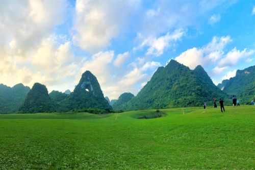 Trải nghiệm thảo nguyên 'Mắt Thần Núi'