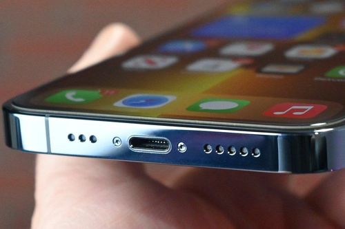 iPhone giữ vững ngôi vương thị trường smartphone cao cấp, điện thoại Android 'hụt hơi'