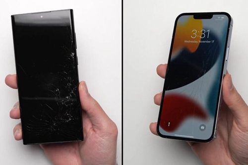 Galaxy S22 Ultra và iPhone 13 Pro Max đọ độ bền ở bài test rơi tự do xuống nền cứng