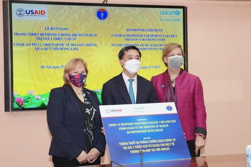 Tiếp nhận tài trợ vật tư y tế phòng chống Covid-19 trị giá 1 triệu USD