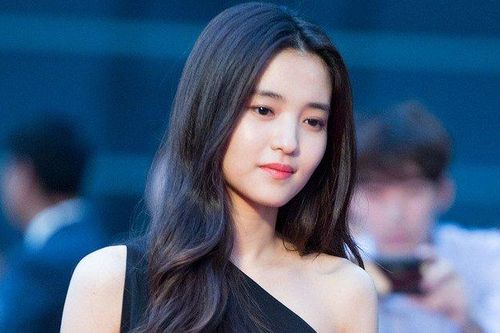 Kim Tae Ri đóng cảnh hôn với bạn diễn nam sau 6 năm