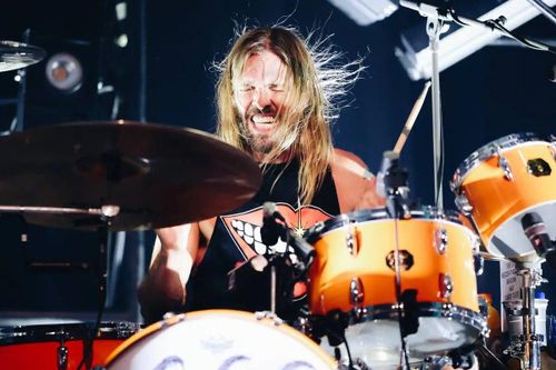 Tay trống Taylor Hawkins qua đời trong khách sạn