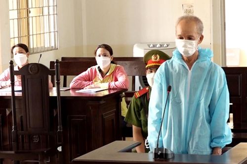 Đâm chết nghịch tử đang đuổi đánh mình, người cha lãnh án 9 tháng tù