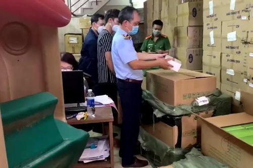 Phát hiện gần 10.000 bộ kit test nhanh Covid -19 không rõ nguồn gốc