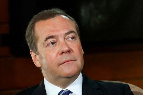 Cựu tổng thống Nga Dmitry Medvedev nói về các lệnh trừng phạt